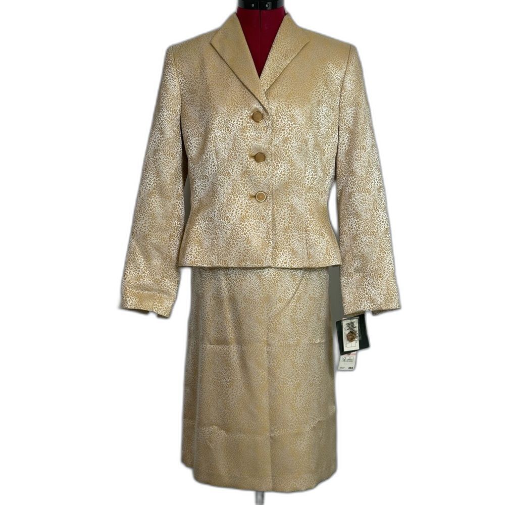 NWT Le Suit Skirt Suit Women Size 10P/14P Gold/Cream 2-Piece Set Blazer & Skirt